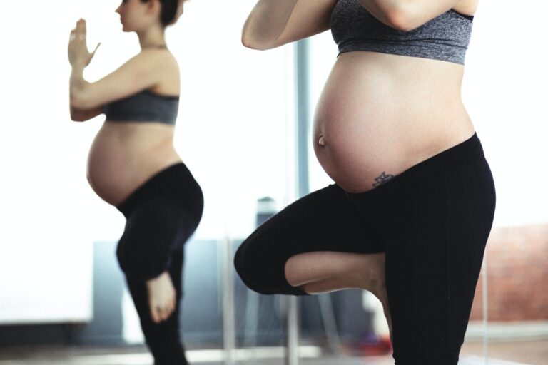 Zwangerschapsyoga, bewegen tijdens de zwangerschap, sporten, zwangerschapsgym, pregnancy yoga, eerste trimester, tweede trimester, derde trimester